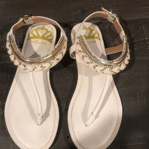 Fergalicious by Fergie White Flat Sandals size 6.5